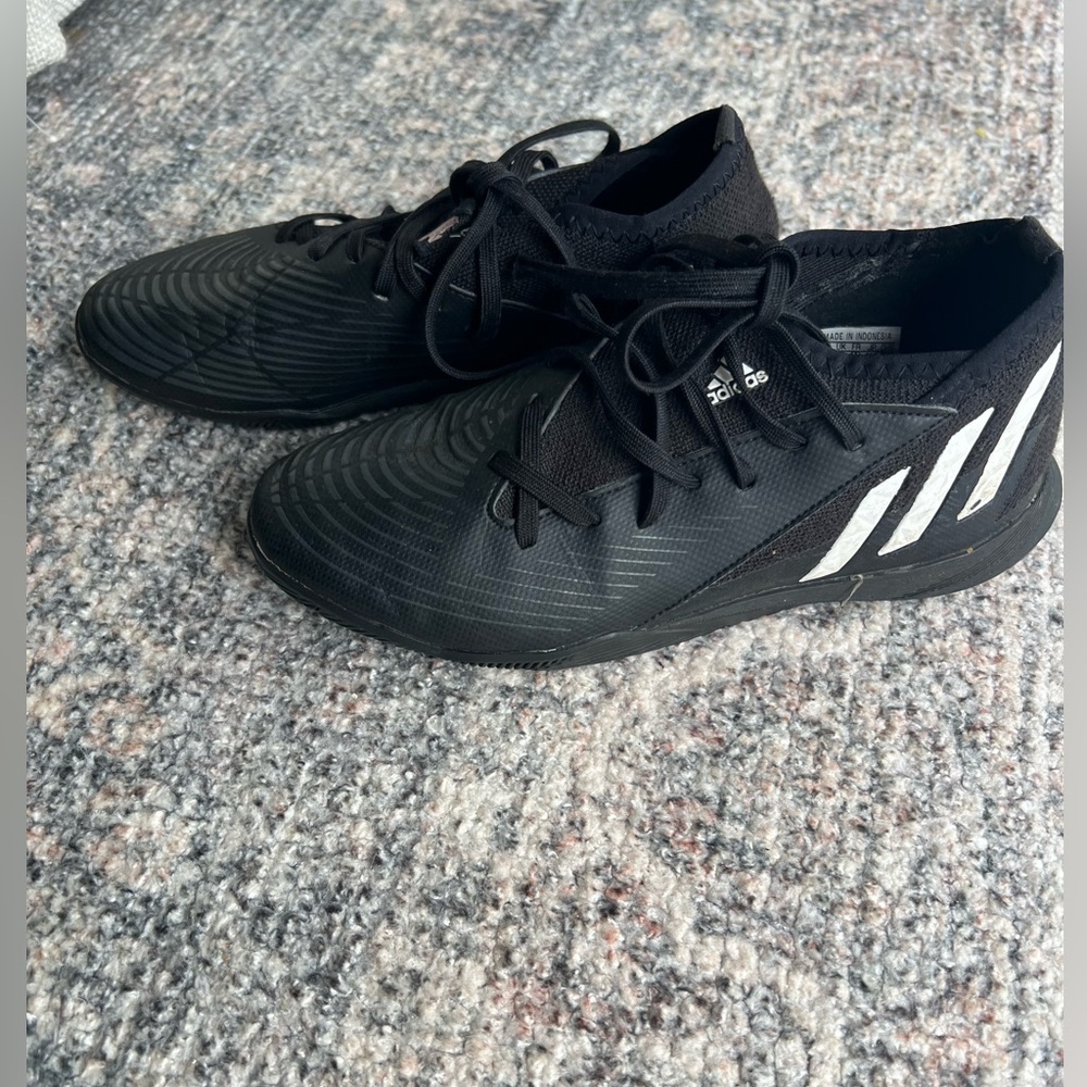 adidas Unisex Predator Edge.3 Indoor Soccer Shoe - Kids Soccer Cleat- size 4.5